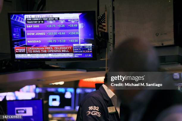 Stock Bell Ringing Stock Exchange Bell Ringing Photos and Premium High Res Pictures ...