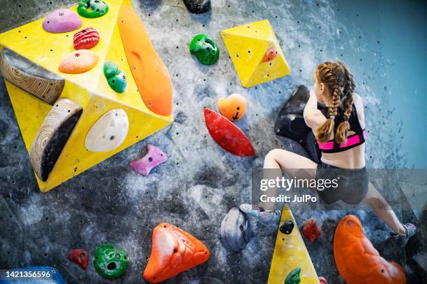 little girl training on rock-climbing wall - extreem weer stock pictures, royalty-free photos & images