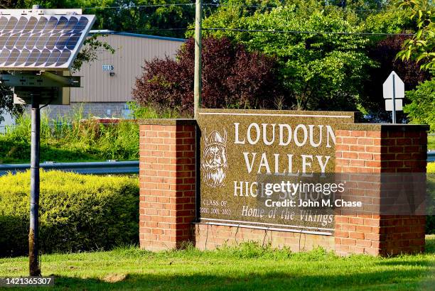 loudoun valley high school sign, purcellville, virginia (usa - loudoun county stock pictures, royalty-free photos & images