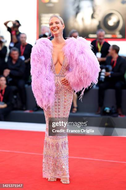 Leonie Hanne attends the "Il Signore Delle Formiche" red carpet at the 79th Venice International Film Festival on September 06, 2022 in Venice, Italy.