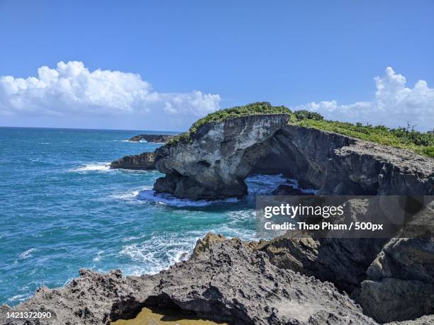 scenic view of sea against sky,arecibo,puerto rico - arecibo stock-fotos und bilder