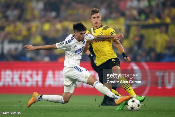 Kevin Diks of FC Copenhagen battles for possession with Nico Schlotterbeck of Borussia Dortmund during the UEFA Champions League group G match...