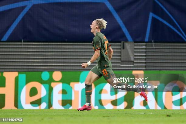 Mykhaylo Mudryk of Shakhtar Donetsk celebrates after scoring their team's third goal during the UEFA Champions League group F match between RB...