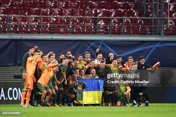 Players of Shakhtar Donetsk pose for a team photo following their side's victory in the UEFA Champions League group F match between RB Leipzig and...