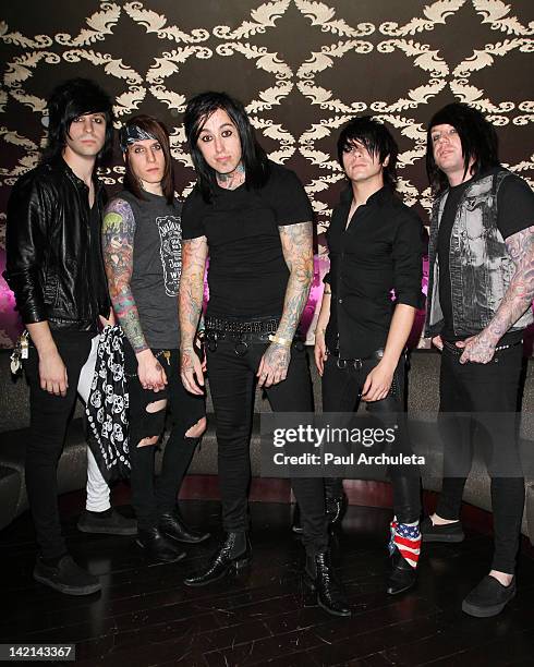 Tyler Falling In Reverse Falling In Reverse Band Photos and Premium High Res Pictures - Getty Images