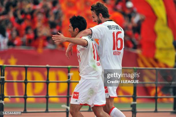 Keiji Tamada of Nagoya Grampus celebrates scoring his side's first goal with his teammate Joshua Kennedy during the J.League J1 match between Shonan...