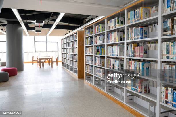 library bookcase - library stockfoto's en -beelden