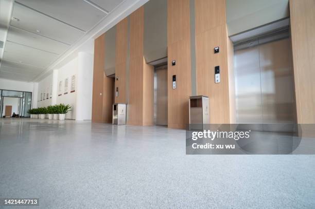 indoor corridor elevator - supermarkt gang stock-fotos und bilder
