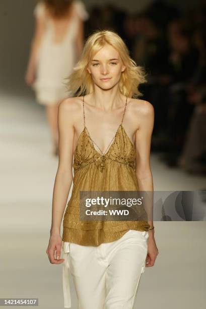 Model walks down the runway at the Fall 2004 Isabelle Marant show in Paris.
