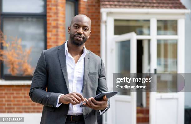 real estate agent showing a house and using a tablet - fastighetsexploatör bildbanksfoton och bilder