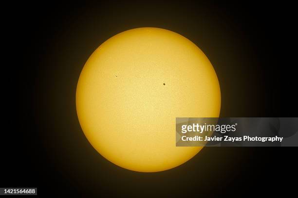 the sun (photosphere) - sun flare foto e immagini stock