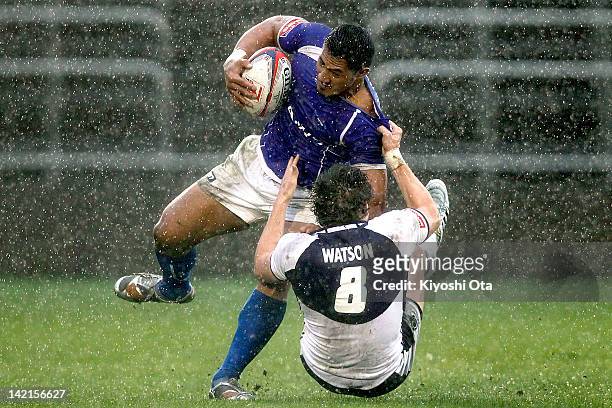Alafoti Faosiliva of Samoa and Hamish Watson of Scotland battle for the ball in the match between Samoa and Scotland during day one of the Tokyo...