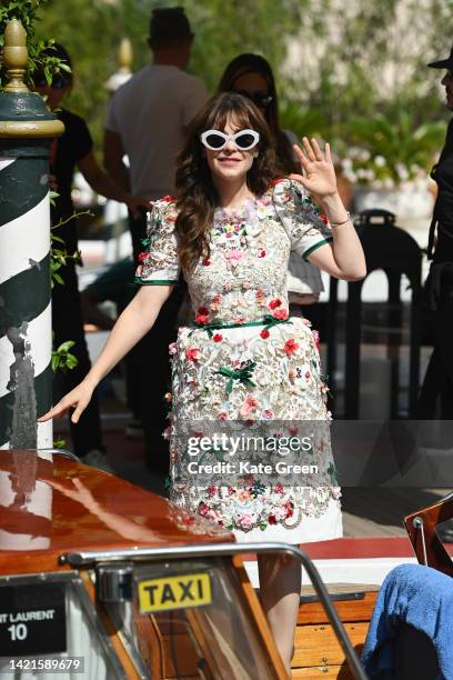 Zooey Deschanel arrives at the Hotel Excelsior during the 79th Venice International Film Festival on September 07, 2022 in Venice, Italy.