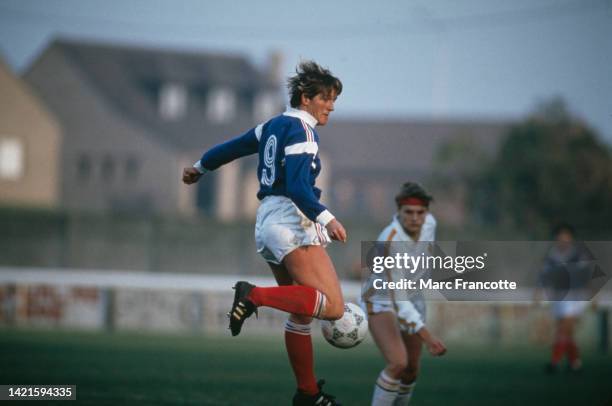 La joueuse de football française Isabelle Musset lors du match de qualification au 3e championnat d'europe de football féminin organisé par l'UEFA,...