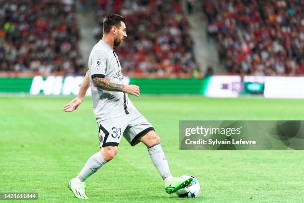 Lionel Messi of Paris SG in action during the Ligue 1 match between Lille OSC and Paris Saint-Germain at Stade Pierre-Mauroy on August 21, 2022 in...