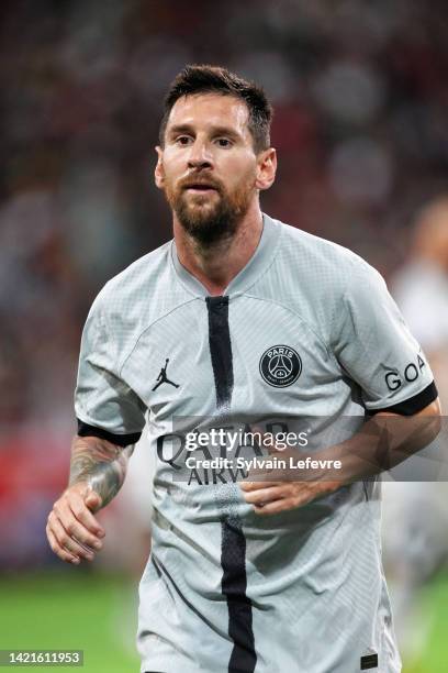 Lionel Messi of Paris SG in action during the Ligue 1 match between Lille OSC and Paris Saint-Germain at Stade Pierre-Mauroy on August 21, 2022 in...