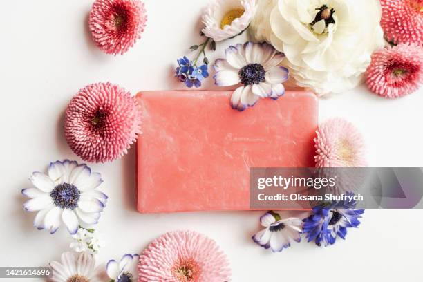 flower handmade soap - zeep stockfoto's en -beelden