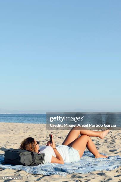 digital nomad woman on the beach - cell phone using beach stock pictures, royalty-free photos & images