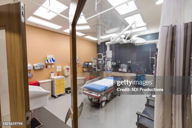 empty, clean icu room in hospital ready for patient - triage stock pictures, royalty-free photos & images