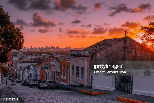 coucher de soleil dans la ville d’olinda - natal brésil photos et images de collection