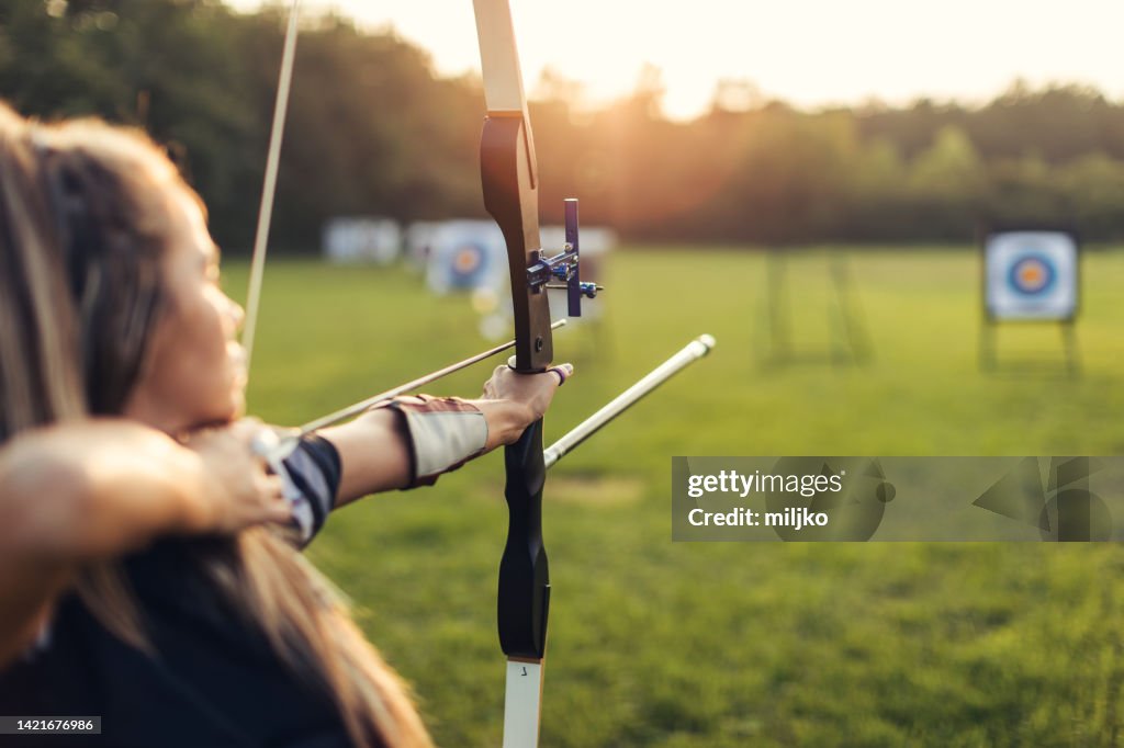 屋外アーチェリートレーニング