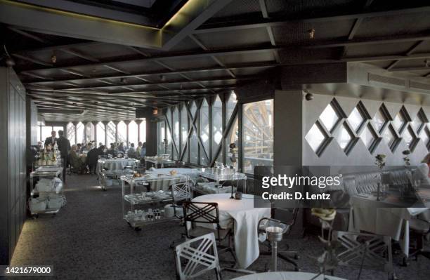 eiffel tower restaurants - eiffel tower cafe stock pictures, royalty-free photos & images