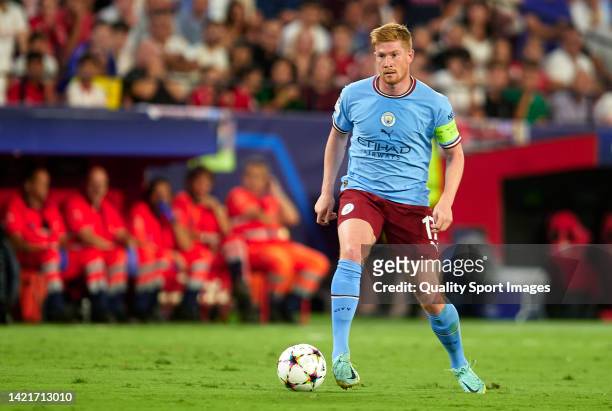 Kevin De Bruyne of Manchester City controls the ball during the UEFA Champions League group G match between Sevilla FC and Manchester City at Estadio...