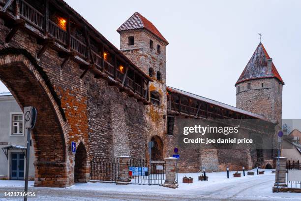 surrounding walls, winter, tallinn, estonia - town wall tallinn stock pictures, royalty-free photos & images