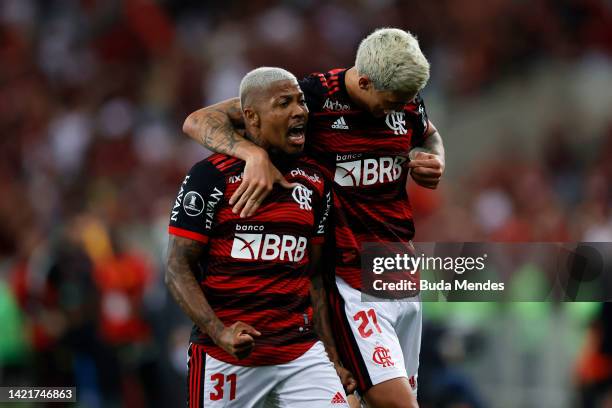 Marinho of Flamengo celebrates with teammate Pedro after scoring the second goal of his team during a Copa CONMEBOL Libertadores 2022 second-leg...