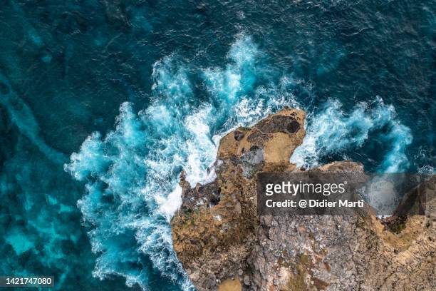 waves crashing in nusa lembongan island in bali in indonesia - dramatic landscape stock pictures, royalty-free photos & images