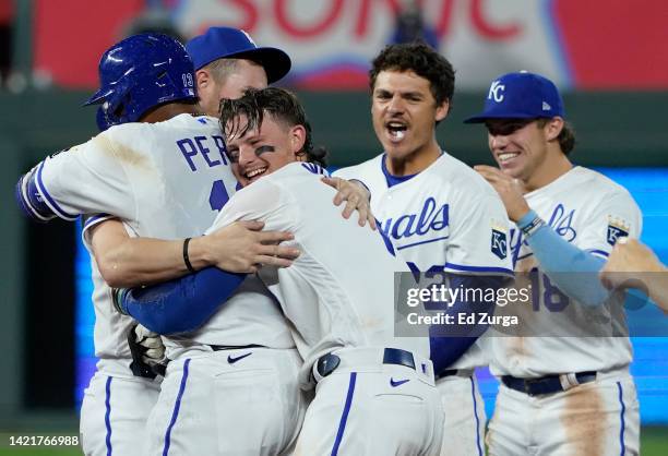 Salvador Perez of the Kansas City Royals celebrates his walk-off sacrifice fly with Bobby Witt Jr. #7, Ryan O'Hearn, Nick Pratto and Nate Eaton in...