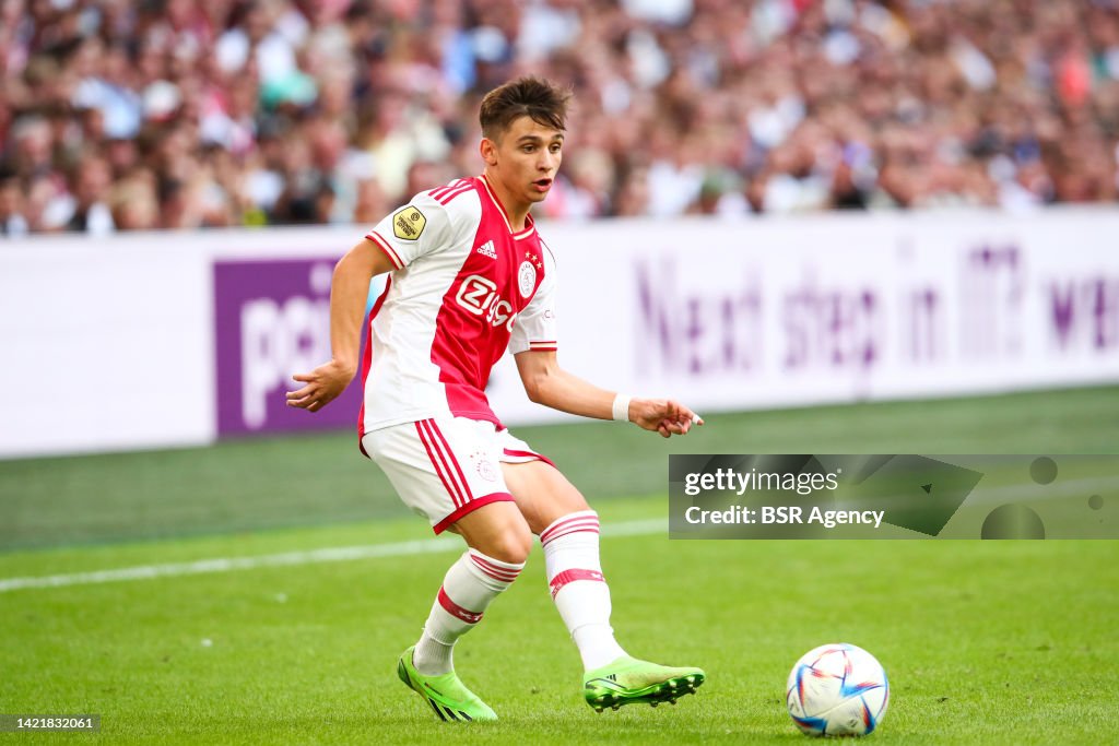 Father and coach Sergio Conceição must negotiate a deal with Ajax for his son