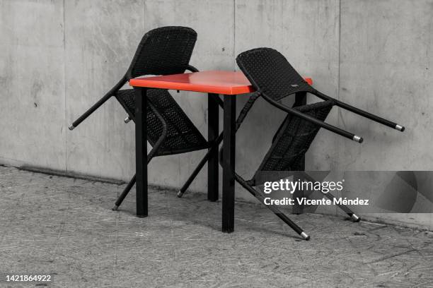 rapprochement, two chairs and a table - blind date stock pictures, royalty-free photos & images