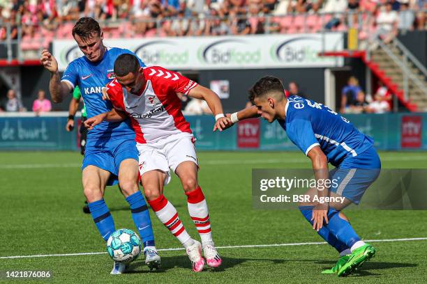 Sam Beukema of AZ, Rui Mendes of FC Emmen during the Dutch Eredivisie match between FC Emmen and AZ at the De Oude Meerdijk on September 4, 2022 in...