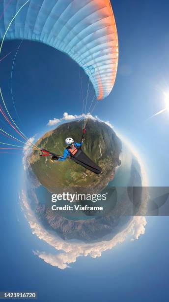 paragliding monte baldo 03 - 360 people stock-fotos und bilder