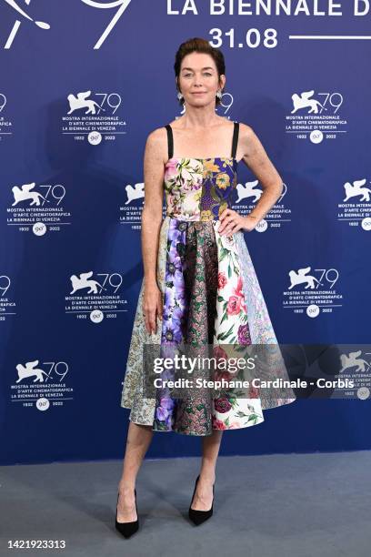 Julianne Nicholson attends the photocall for "Blonde" at the 79th Venice International Film Festival on September 08, 2022 in Venice, Italy.