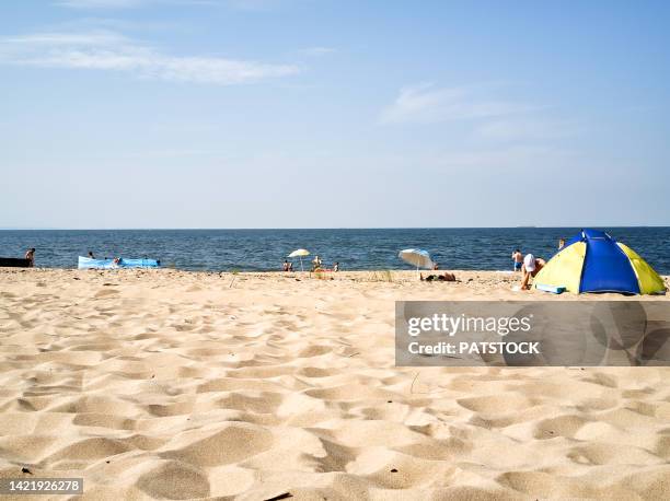 tourists at the beach. - gdansk poland stockfoto's en -beelden