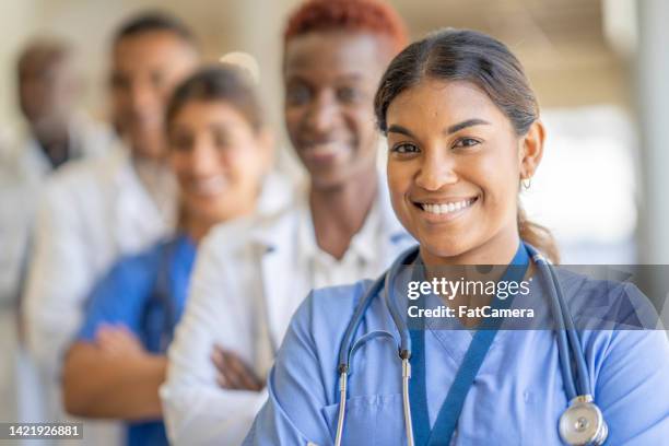 medizinischen personal porträt - clinic canada diversity stock-fotos und bilder