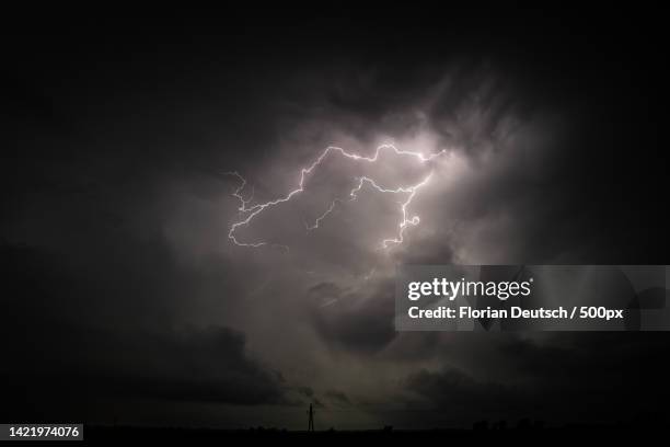 low angle view of lightning in sky,burgau,austria - blitz stock-fotos und bilder