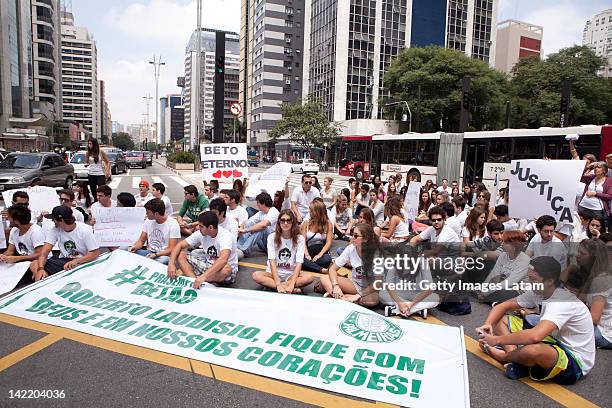 Students protest on Paulista Avenue against the killing of Brazilian student Roberto Laudisio Curti, on March 31, 2012 in Sao Paulo, Brazil. Roberto...