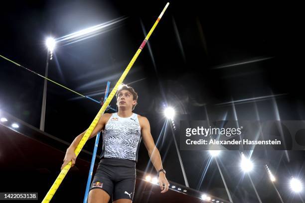 Armand Duplantis of Sweden competes in Men's Pole Vault during the Weltklasse Zurich 2022, part of the 2022 Diamond League series at Stadion...