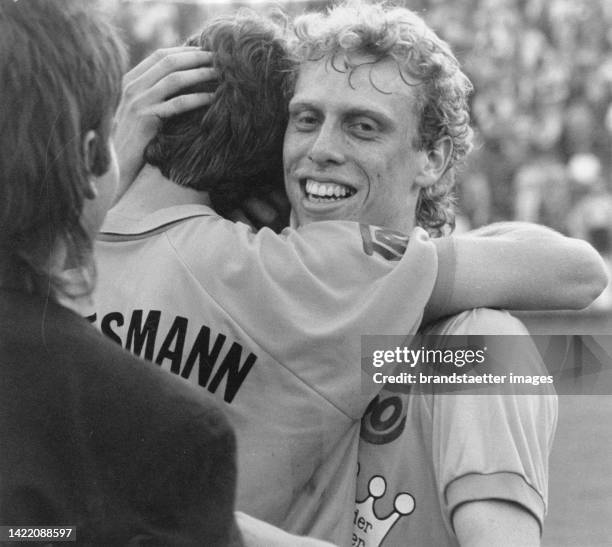 On the Hohe Warte the football club VIENNA won the qualification for the UEFA Cup for the first time in the match against Admira Wacker . Peter...