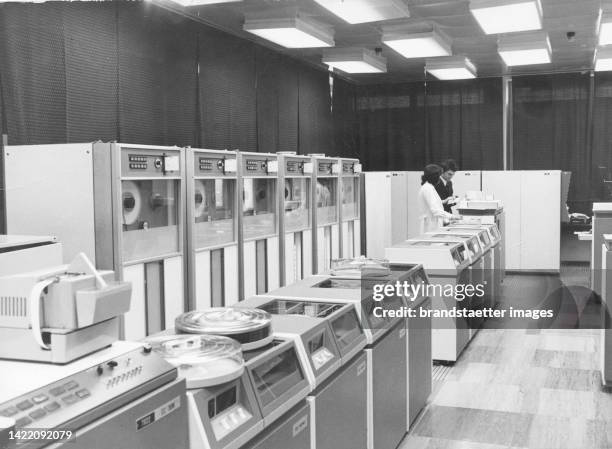 Computer Training Photos and Premium High Res Pictures - Getty Images