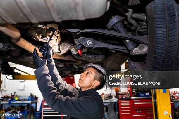 real life female mechanic at work - tradie stock pictures, royalty-free photos & images