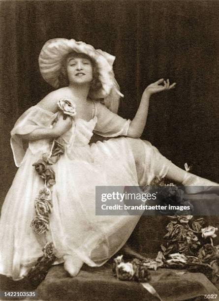 Lena Amsel Photos And Premium High Res Pictures Getty Images lena-amsel-photos-and-premium-high-res-pictures-getty-images