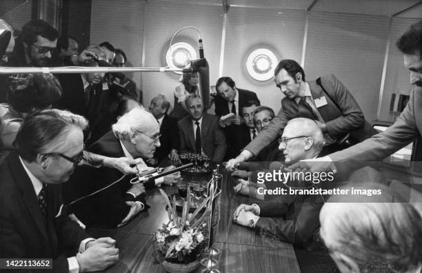 Austrian Trade Minister Josef Staribacher meets GDR politician Erich Honecker at the VOEST-Alpine stand at the Leipzig spring fair. Leipzig. 15 March...