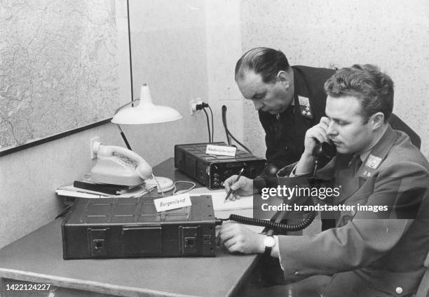 Two-way radio in the Rennweg barracks for the police operation at Easter. Vienna 3. About 1960.