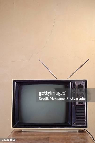 analog tv - fernsehantenne stock-fotos und bilder