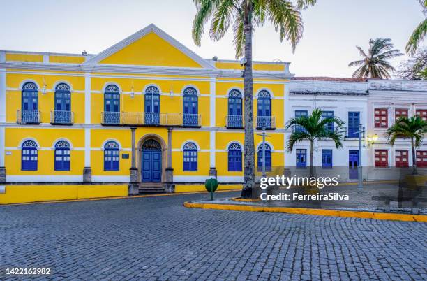 häuser im kolonialstil aus olinda - natal brazil stock-fotos und bilder