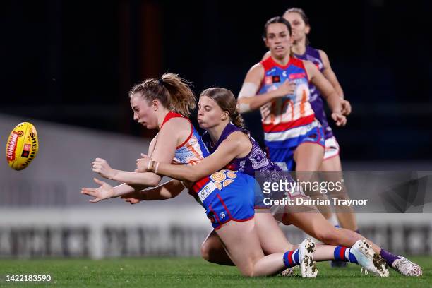 Sarah Hartwig of the Western Bulldogs handballs during the round three AFLW match between the Western Bulldogs and the Fremantle Dockers at Ikon Park...